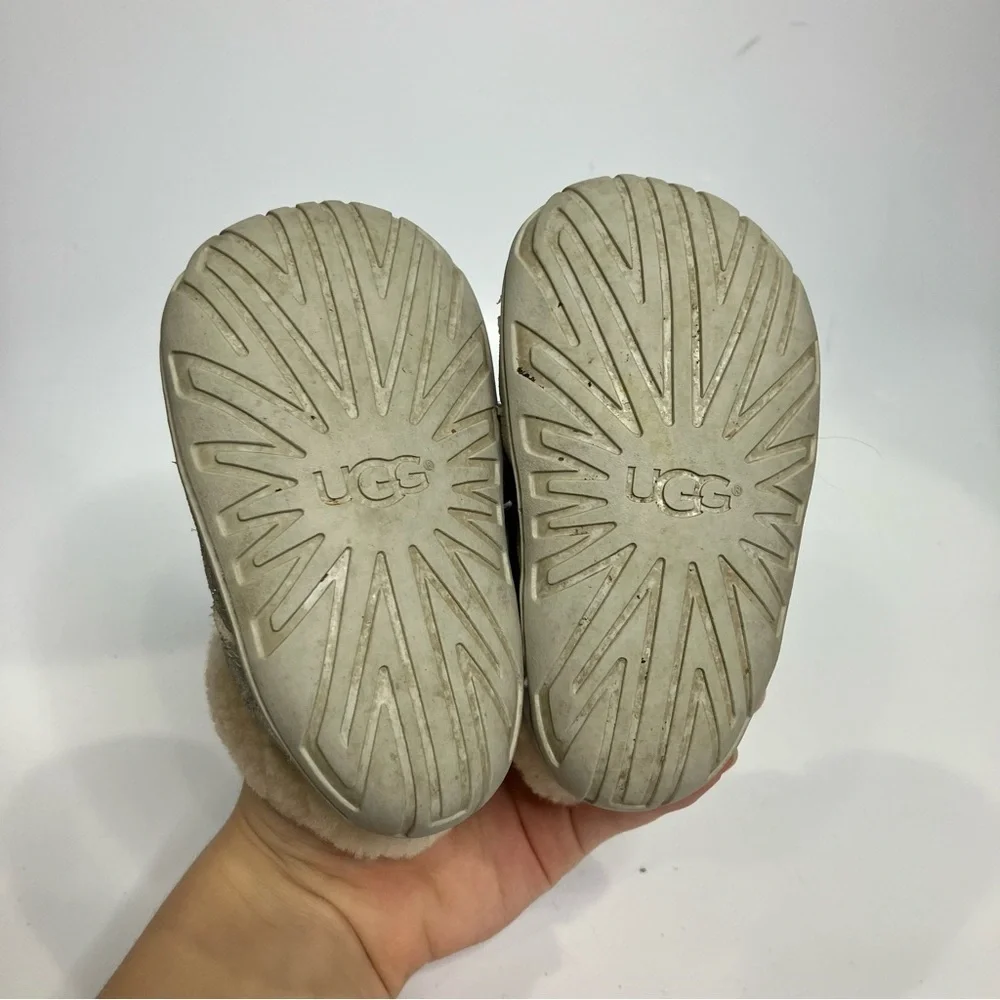 UGG Jorgen‎ metallic silver casual leather boots size 4 toddler baby boots